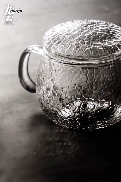 JOTO Hammered Glass Tea Cup with Lid for Thick Tea from MOSE