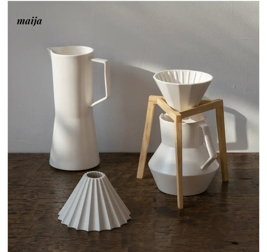 MUMO Oscar Three-Legged Coffee Filter Stand from MUMO