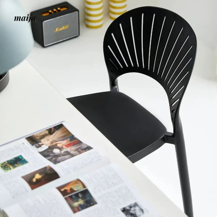 Wanda Plastic Bar Stool