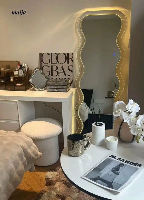 Acrylic Wavy Mirror from Artisan Mirrors