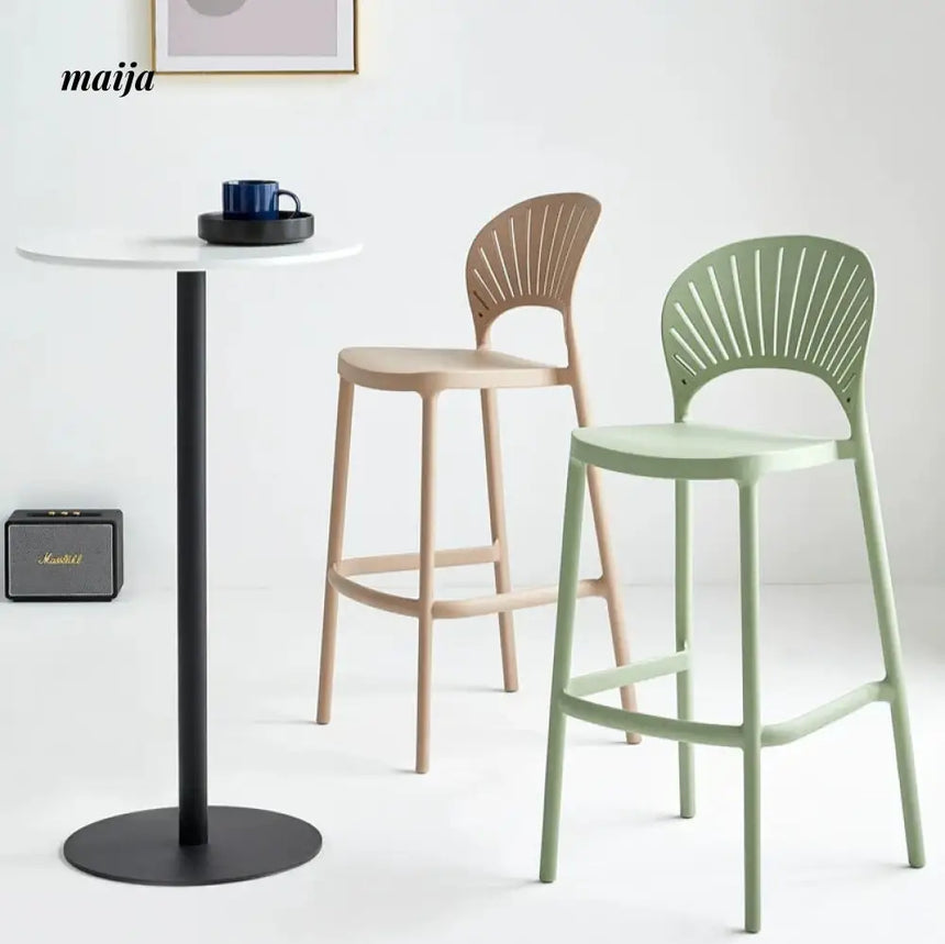 Wanda Plastic Bar Stool
