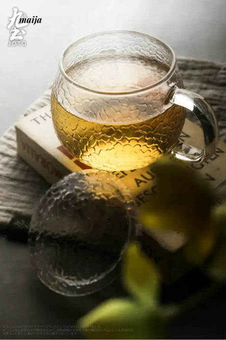 JOTO Hammered Glass Tea Cup with Lid for Thick Tea from MOSE