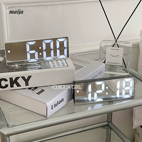 MELONGIRL Electronic Universal Clock from MELONGIRL