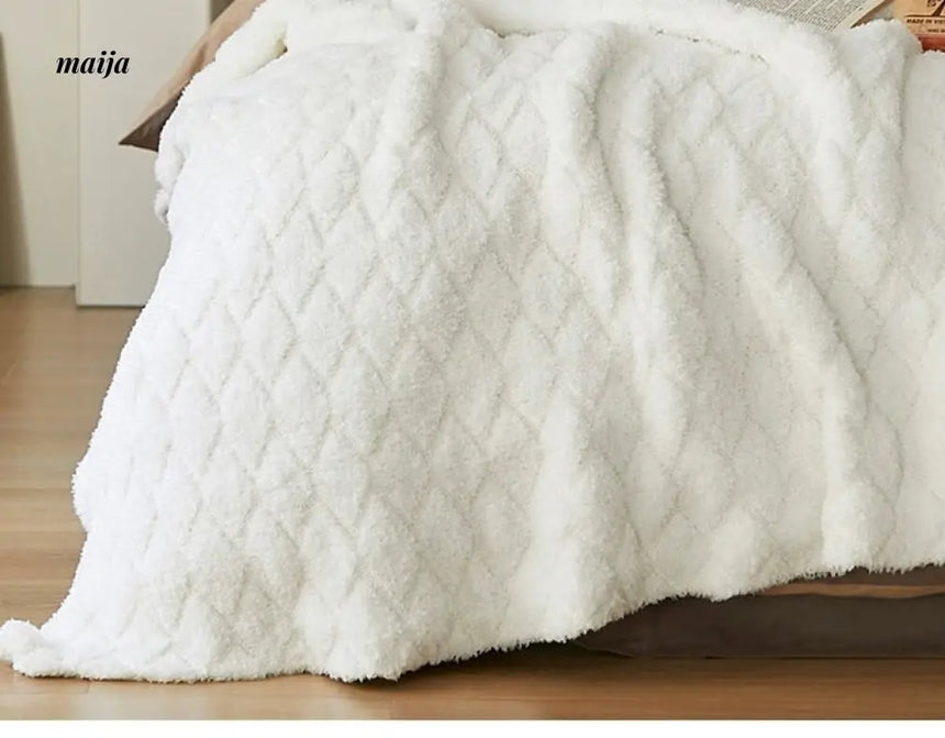MAN YUE HOME Plush Knitted Duvet for Scandinavian Style Sofas from MAN YUE HOME