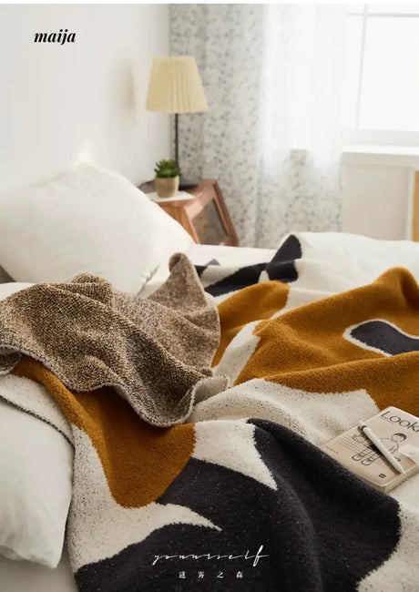 MISTYWOOD Knitted Summer Duvet with Floral Design from MISTYWOOD