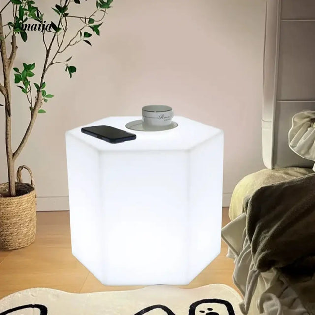 YUNLU Hexagonal Side Table Lamp from MODENG
