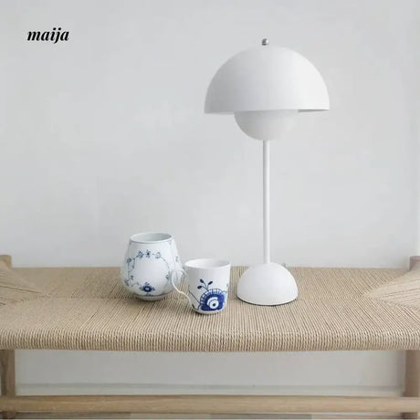 ALISA Lyra Minimalistic Table Lamp from ALISA