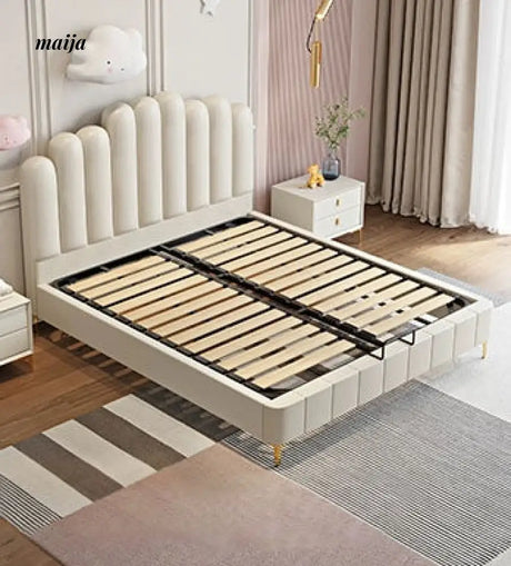 Ladyfinger Headboard Children's Bed from Aigatu