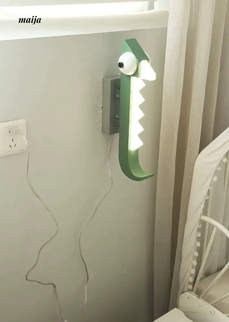 George Chameleon Wall Lamp from Qiansuwanhang