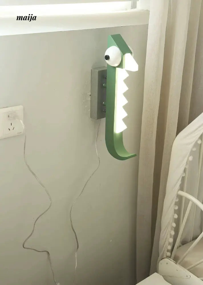 George Chameleon Wall Lamp from Qiansuwanhang