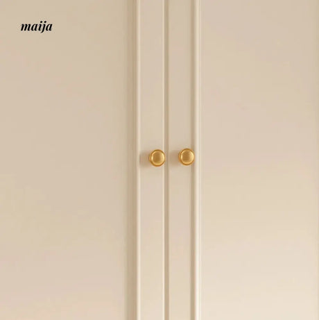 Georgiana Minimalistic Wardrobe from maija
