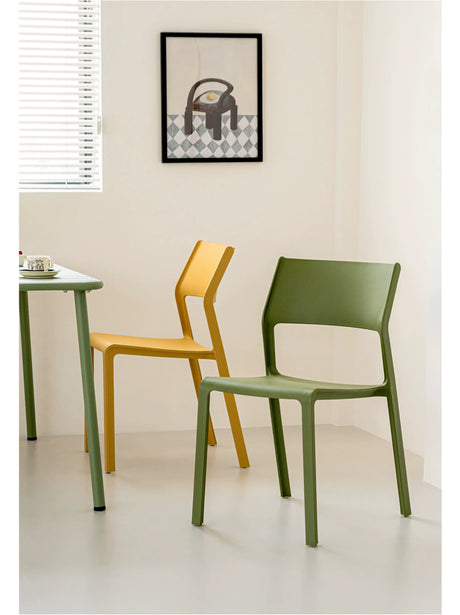 ABOUT WHITE LYSANDER Modern Minimalist Plastic Dining Chair from ABOUT WHITE