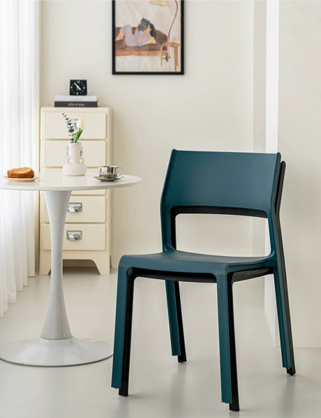 ABOUT WHITE LYSANDER Modern Minimalist Plastic Dining Chair from ABOUT WHITE