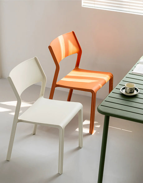 ABOUT WHITE LYSANDER Modern Minimalist Plastic Dining Chair from ABOUT WHITE