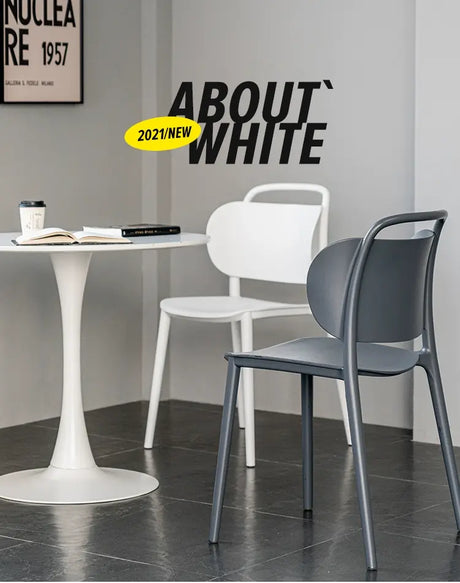 ABOUT WHITE Lysander Ergonomic Stylish High Chair from ABOUT WHITE