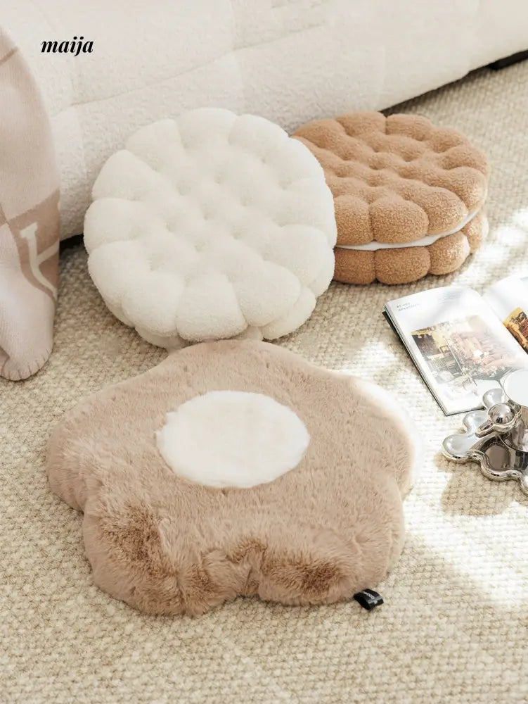 Daisy Fluffy Cushion from maija
