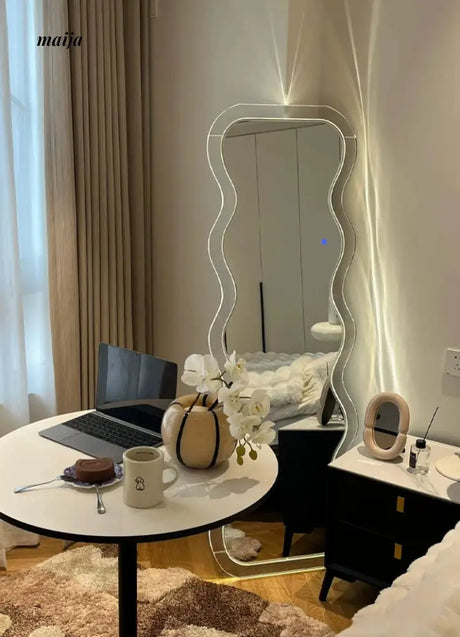 Acrylic Wavy Mirror from Artisan Mirrors