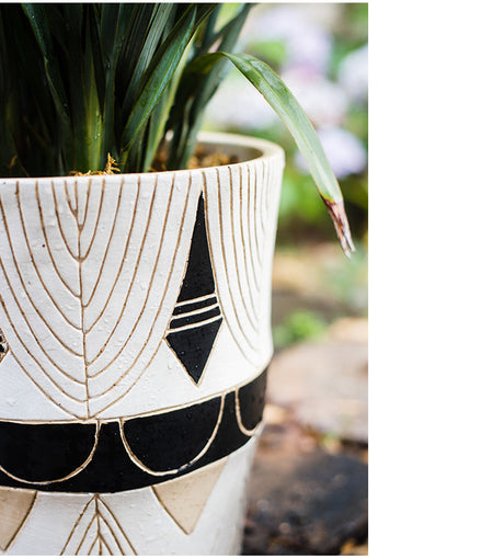 JUHAN Aveline Vintage Garden Ornament Extra-Large Flower Pot from JUHAN