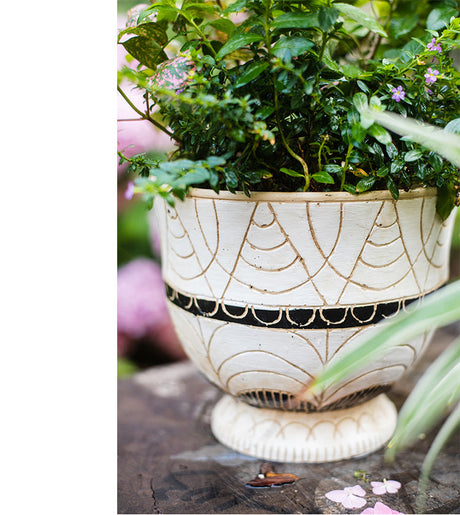 JUHAN Aveline Vintage Garden Ornament Extra-Large Flower Pot from JUHAN
