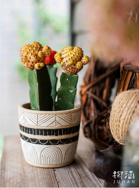 JUHAN Aveline Vintage Garden Ornament Extra-Large Flower Pot from JUHAN