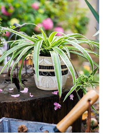 JUHAN Aveline Vintage Garden Ornament Extra-Large Flower Pot from JUHAN