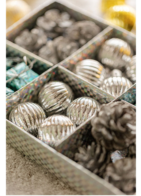 JUHAN Isolde Festive Decorative Pendant Set Layout from JUHAN