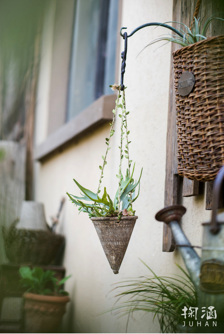 JUHAN Mariposa Vintage Unglazed Flower Pot from JUHAN