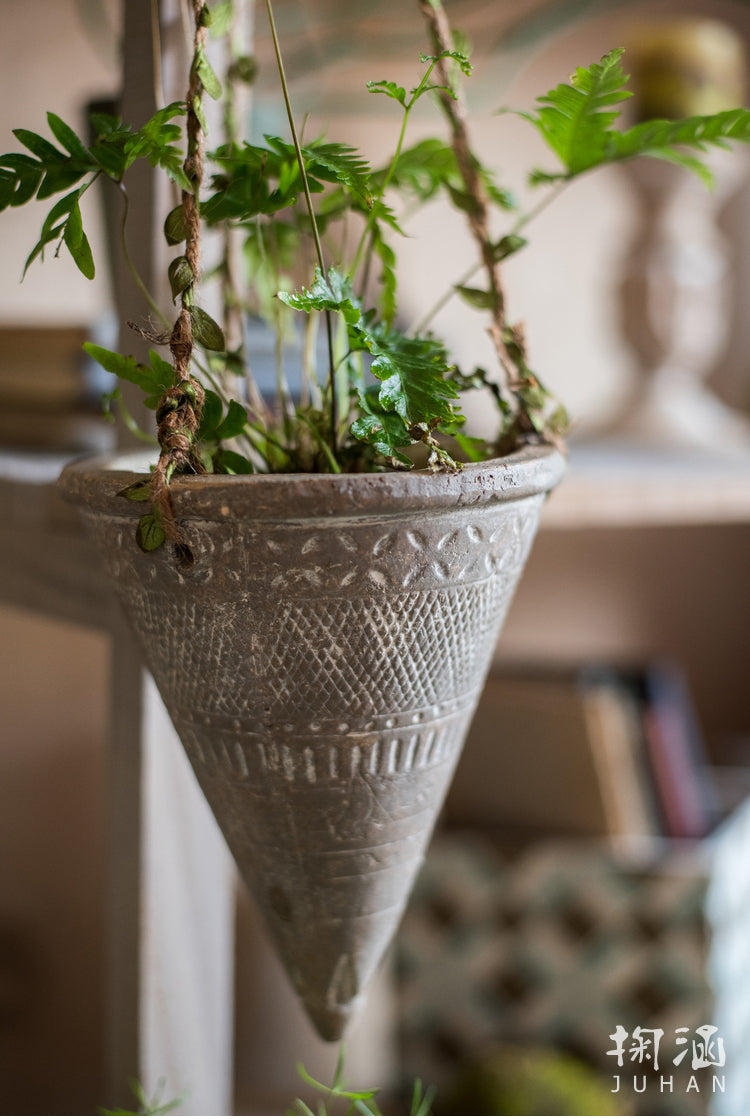 JUHAN Mariposa Vintage Unglazed Flower Pot from JUHAN