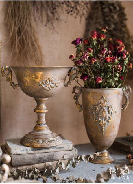 JUHAN melancholy_adrianne Elegant Vintage Vase from JUHAN