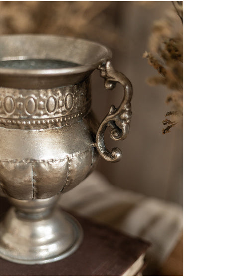 JUHAN melancholy_adrianne Elegant Vintage Vase from JUHAN