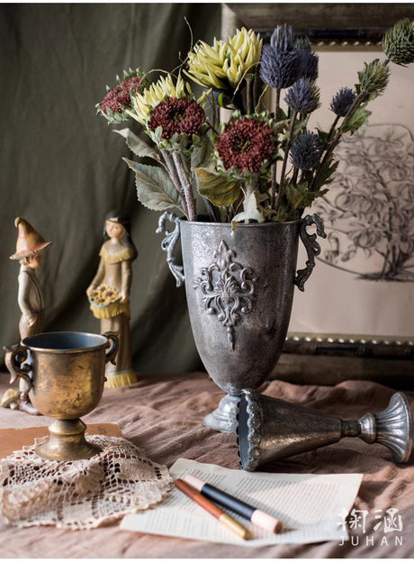 JUHAN melancholy_adrianne Elegant Vintage Vase from JUHAN