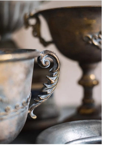 JUHAN melancholy_adrianne Elegant Vintage Vase from JUHAN