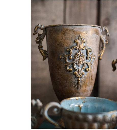JUHAN melancholy_adrianne Elegant Vintage Vase from JUHAN