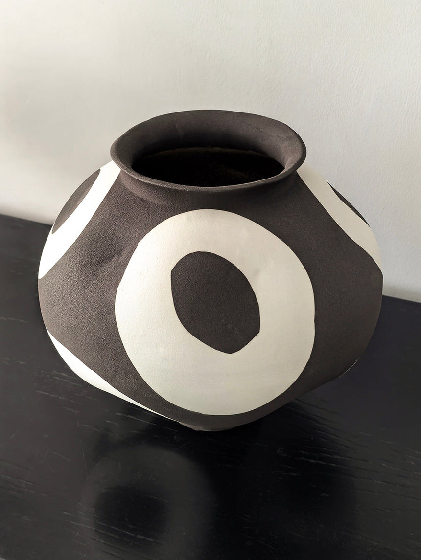 LIVETAI Carmine High-End Abstract Ceramic Vase from LIVETAI