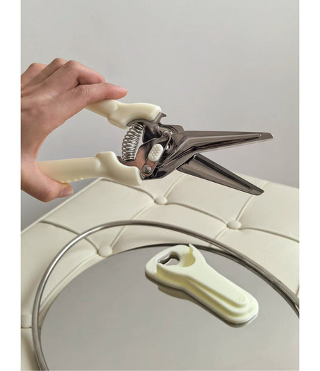 LIVETAI Isadora Magnetic Multifunctional Kitchen Scissors from LIVETAI