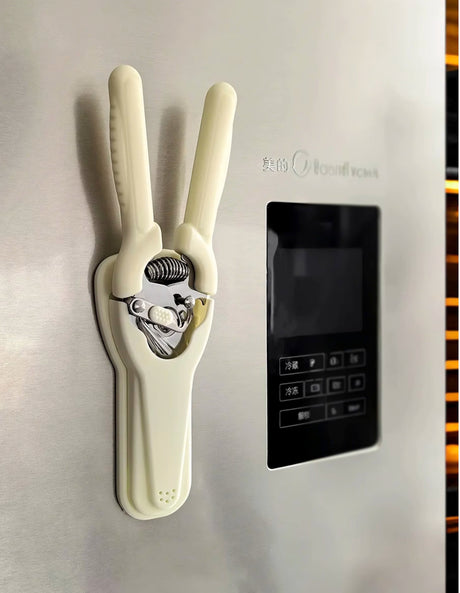 LIVETAI Isadora Magnetic Multifunctional Kitchen Scissors from LIVETAI