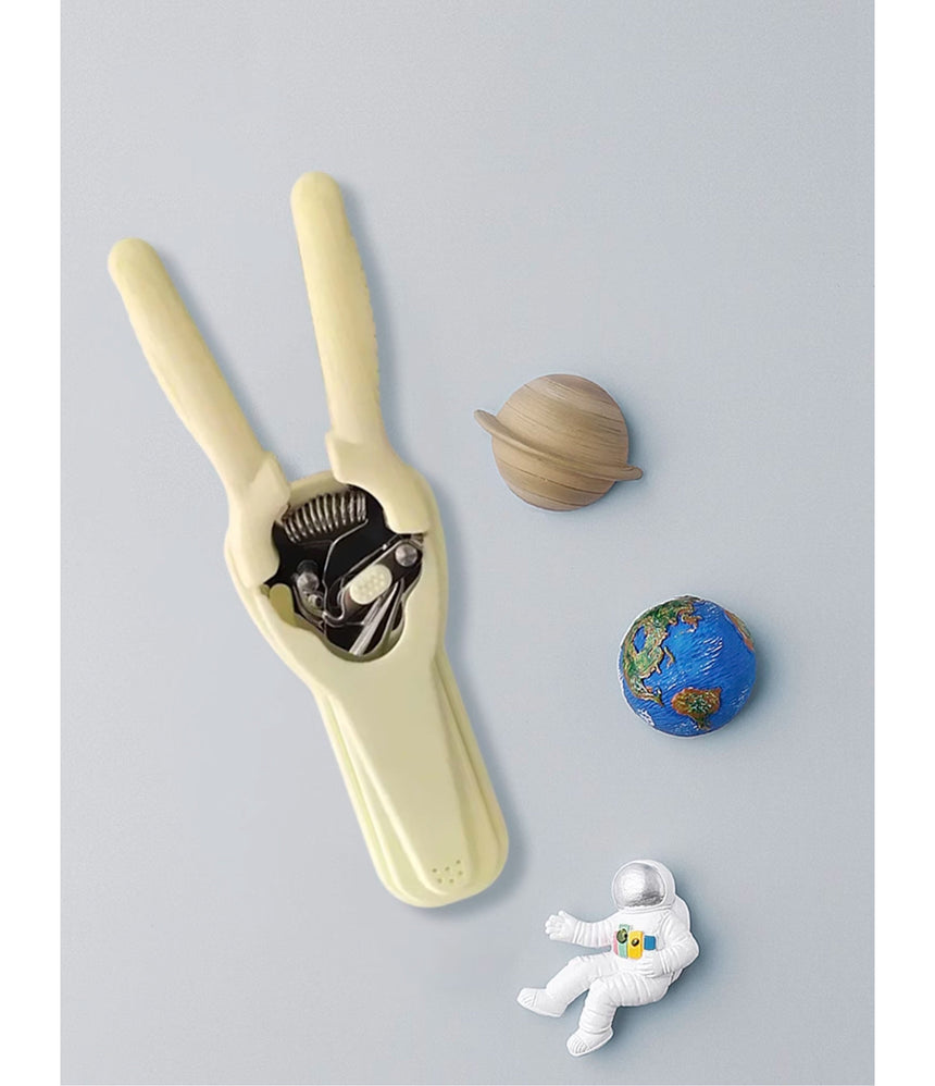 LIVETAI Isadora Magnetic Multifunctional Kitchen Scissors from LIVETAI