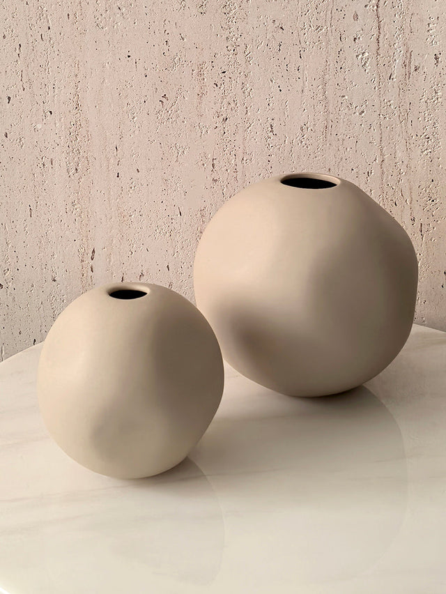 LIVETAI Marisol Elegant Round Ceramic Vase from LIVETAI