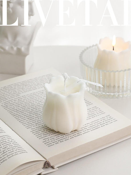 LIVETAI Santiago Floral Scented Aromatherapy Candle from LIVETAI