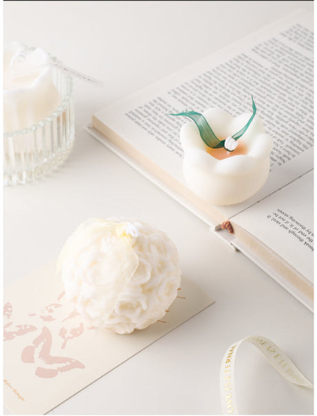 LIVETAI Santiago Floral Scented Aromatherapy Candle from LIVETAI