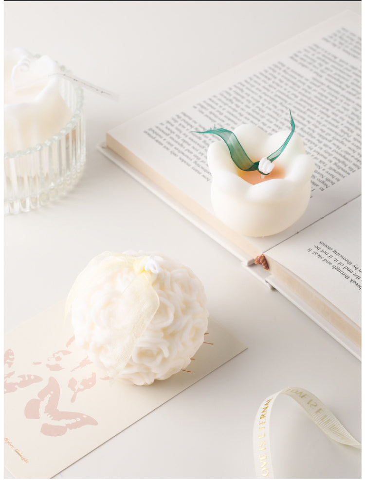 LIVETAI Santiago Floral Scented Aromatherapy Candle from LIVETAI