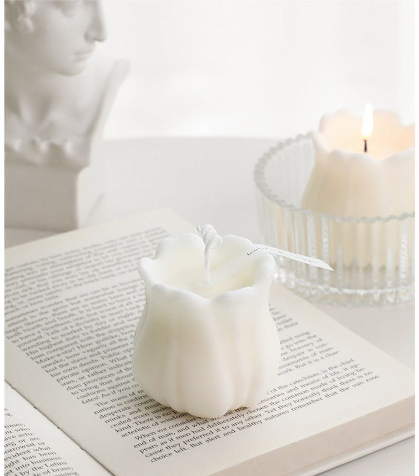 LIVETAI Santiago Floral Scented Aromatherapy Candle from LIVETAI