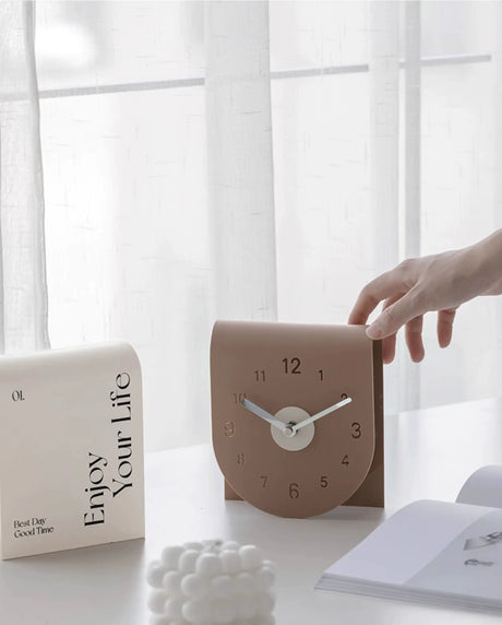 MANDELA Everly Elegant Minimalist Clock from MANDELA