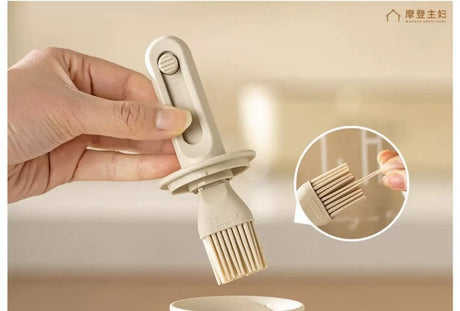 MH Isabeau Sleek Silicone Oil Dispenser Brush from MH