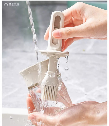 MH Isabeau Sleek Silicone Oil Dispenser Brush from MH