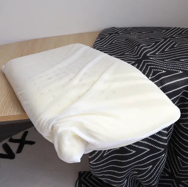 MISMAIN Elowen Cozy Universal Pillow for Young Students from MISMAIN