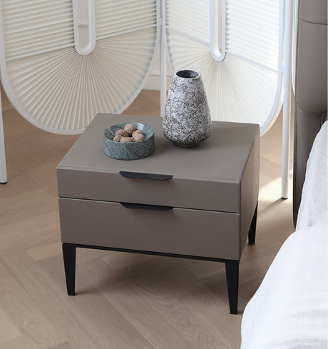 MOYU Amaryllis Creamy Stylish Retro Luxury Leather Bed from MOYU