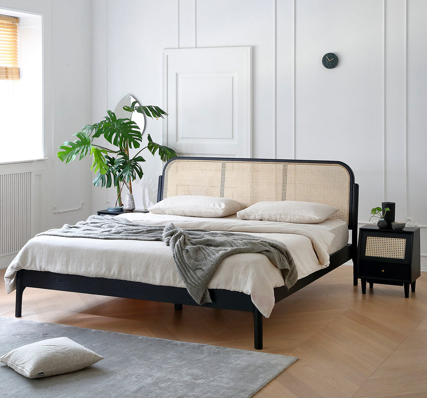 MOYU Isolde Retro Dual-Color Solid Wood Bed from MOYU