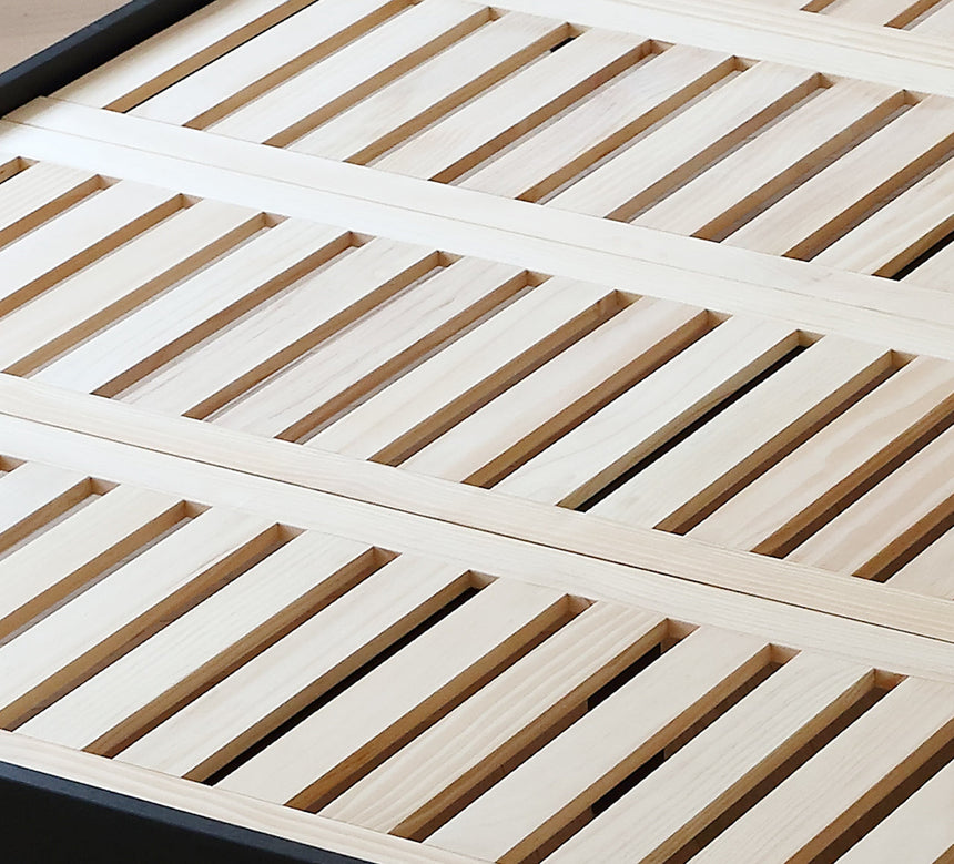 MOYU Isolde Retro Dual-Color Solid Wood Bed from MOYU