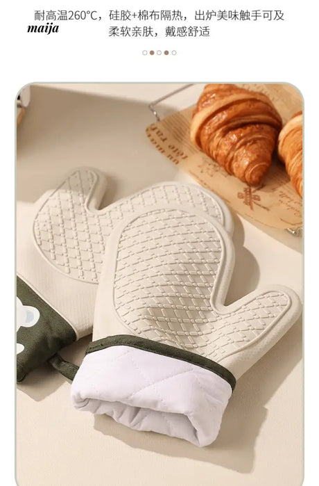 Polar Bear Oven Mitts from maija